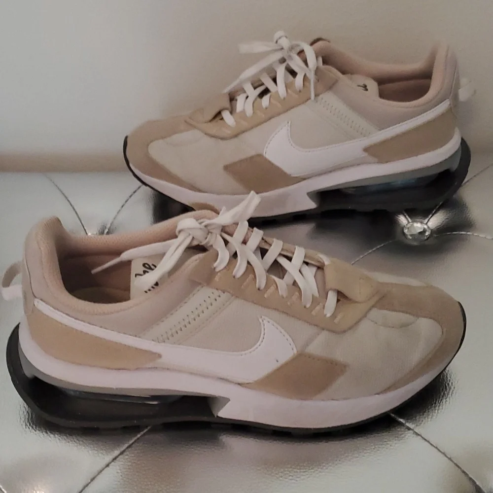 Women's Nike Size 6.5 - Picture 4 of 7
